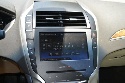 Used 2013 Lincoln MKZ image 21