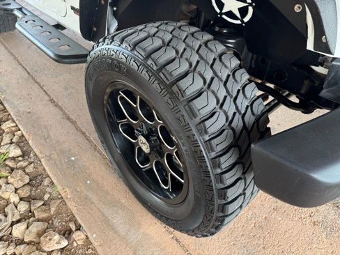 Used 2015 Jeep Wrangler Unlimited Sahara w/ Connectivity Group image 26
