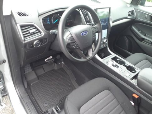Used 2024 Ford Edge SE image 6
