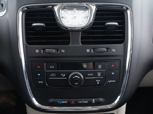 Used 2016 Chrysler Town & Country Touring image 37