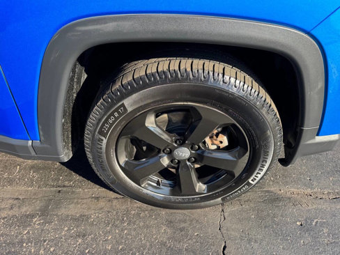 Used 2018 Jeep Compass Latitude w/ Popular Equipment Group image 9