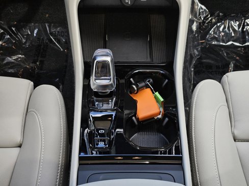 New 2025 Volvo XC40 B5 Ultra w/ Climate Package image 36