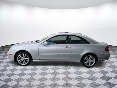 Used 2007 Mercedes-Benz CLK 350 Coupe image 2