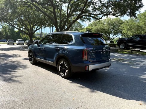 Used 2023 Kia Telluride EX w/ EX Captain's Chair Package image 7