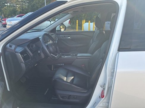 Certified 2021 Nissan Rogue SV w/ Premium Package image 10