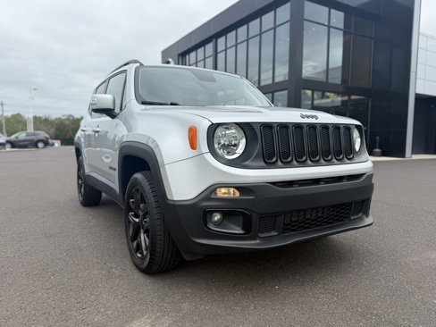 Used 2018 Jeep Renegade Altitude image 2