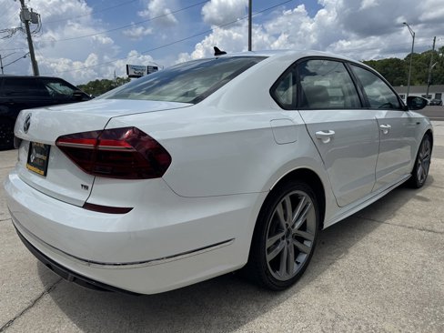Used 2018 Volkswagen Passat 2.0T R-Line w/ R-Line Lighting Package image 5