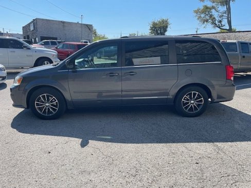 Used 2017 Dodge Grand Caravan SXT image 8