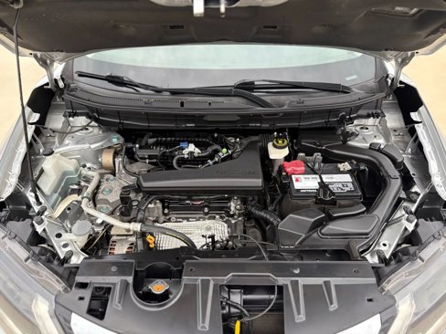 Used 2018 Nissan Rogue SV image 15