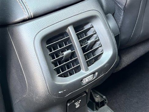 Used 2018 Jeep Cherokee Limited image 18