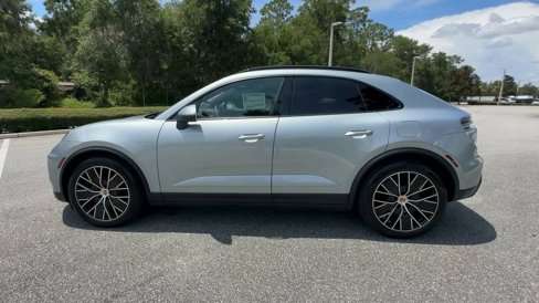 New 2025 Porsche Macan Electric image 5