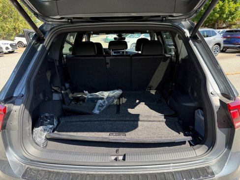 Used 2024 Volkswagen Tiguan SE R-Line image 17