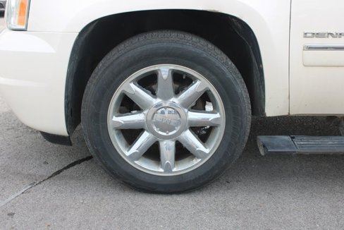 Used 2014 GMC Yukon XL Denali image 45