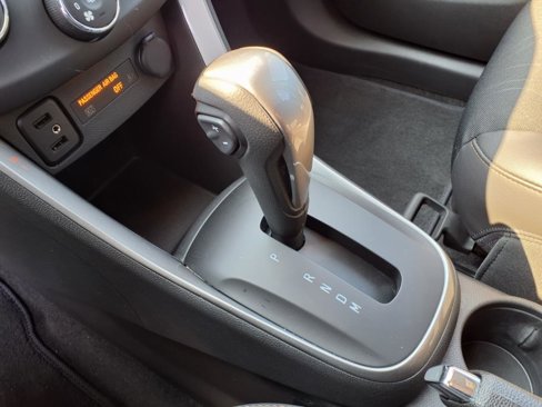 Used 2022 Chevrolet Trax LT w/ LT Convenience Package image 14