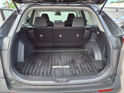 Used 2022 Toyota RAV4 XLE image 12