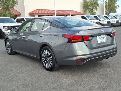 Used 2024 Nissan Altima 2.5 SV image 3