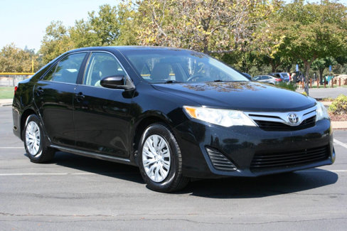Used 2012 Toyota Camry LE image 2