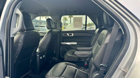 Certified 2022 Ford Explorer XLT w/ Equipment Group 202A image 18
