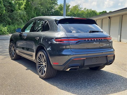 Used 2024 Porsche Macan image 3