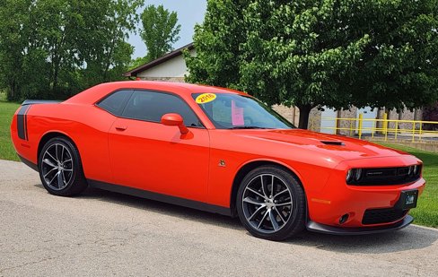 Used 2016 Dodge Challenger R/T Scat Pack w/ Leather Interior Group image 8