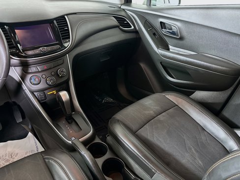 Used 2020 Chevrolet Trax LT w/ LT Convenience Package image 20