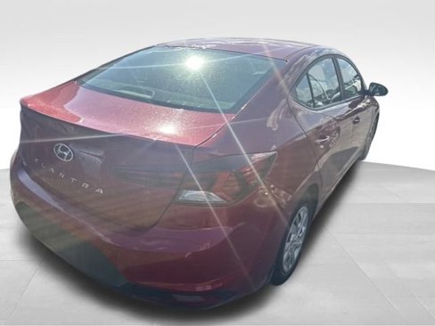 Used 2019 Hyundai Elantra SE w/ Winter Weather Package image 6