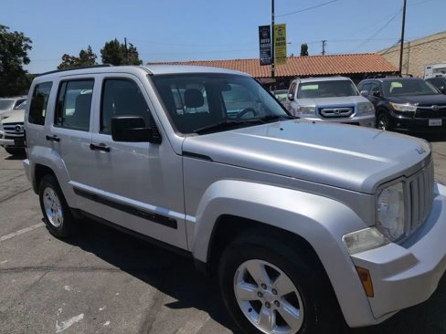 Used 2011 Jeep Liberty Sport image 9
