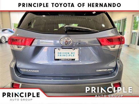 Used 2018 Toyota Highlander Limited image 10