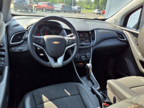 Used 2022 Chevrolet Trax LT w/ LT Convenience Package image 7