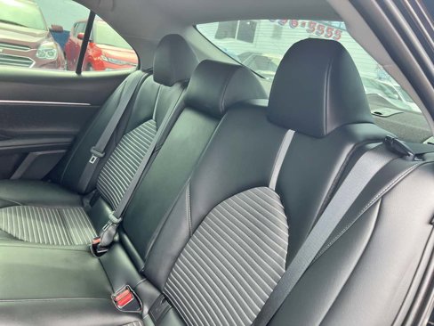 Used 2022 Toyota Camry SE image 17