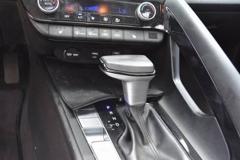 Used 2023 Hyundai Elantra Limited image 23