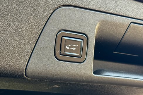 Used 2021 Buick Envision Essence w/ Sport Touring Package image 13