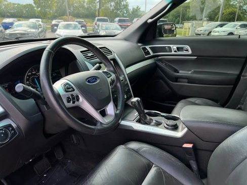 Used 2015 Ford Explorer XLT w/ Equipment Group 202B image 10