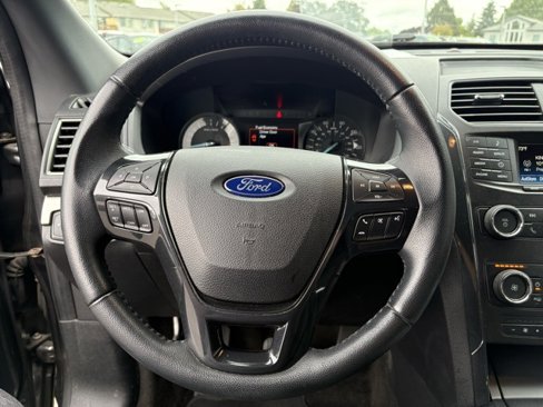 Used 2018 Ford Explorer XLT image 8