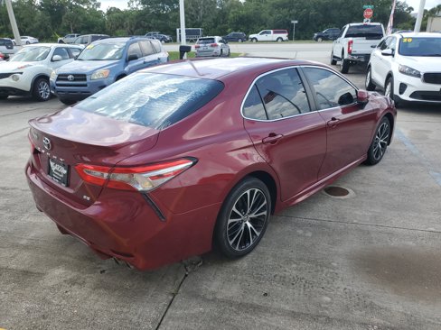 Used 2018 Toyota Camry SE image 3