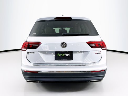 Used 2018 Volkswagen Tiguan SE w/ Panoramic Sunroof Package image 7