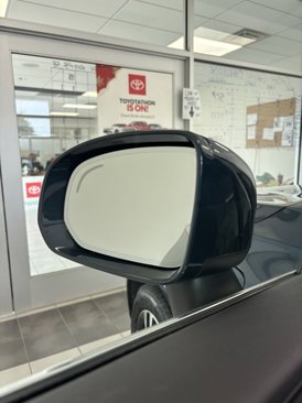 Used 2019 Volvo XC60 T8 Momentum w/ Premium Package image 11