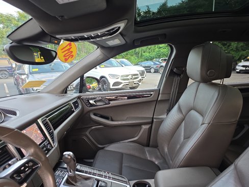 Used 2017 Porsche Macan S image 30