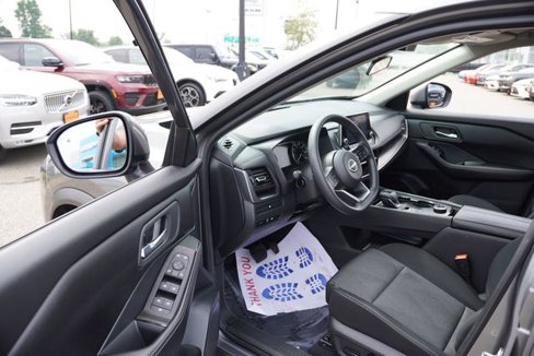 Used 2024 Nissan Rogue SV image 15