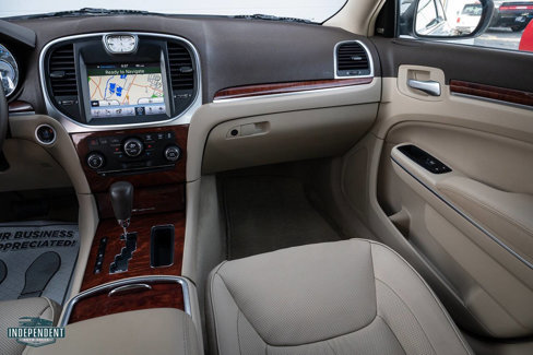 Used 2011 Chrysler 300 C image 10