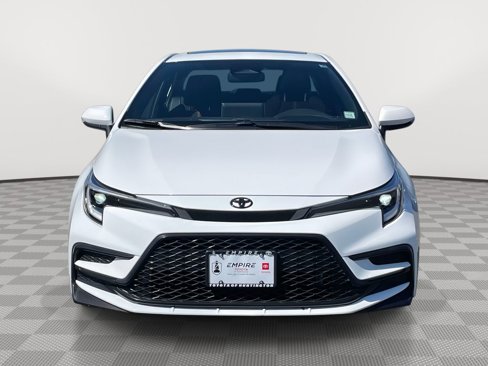 Used 2025 Toyota Corolla SE image 2