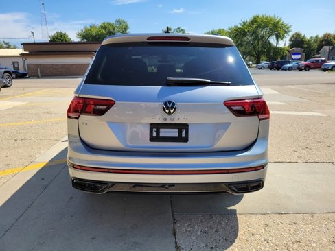 Used 2022 Volkswagen Tiguan SE R-Line image 7