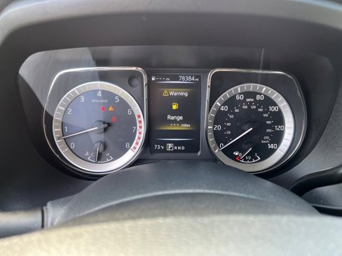 Used 2018 Nissan Titan SV image 28