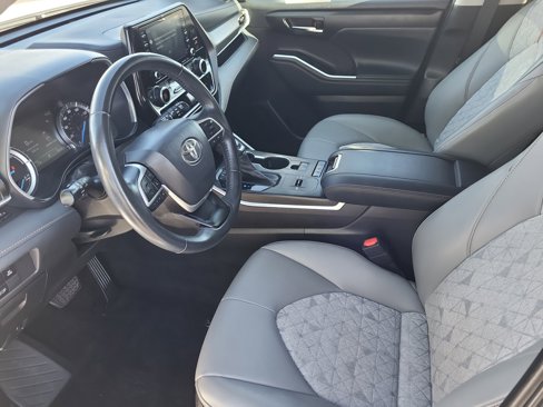 Used 2022 Toyota Highlander Bronze Edition image 23
