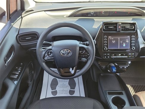 Used 2021 Toyota Prius LE image 7