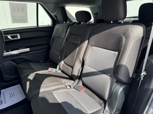 Used 2022 Ford Explorer XLT image 11
