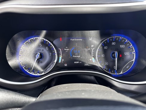 Used 2022 Chrysler Pacifica Touring-L image 12
