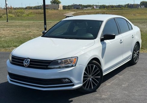 Used 2016 Volkswagen Jetta Sport image 1