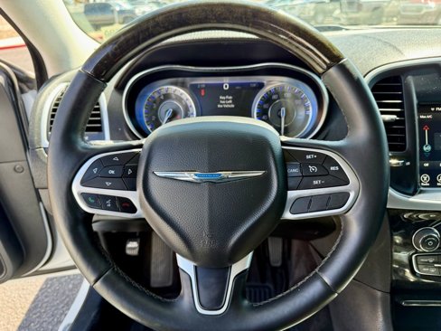 Used 2017 Chrysler 300 C image 38