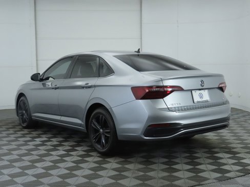 Certified 2024 Volkswagen Jetta SE image 8